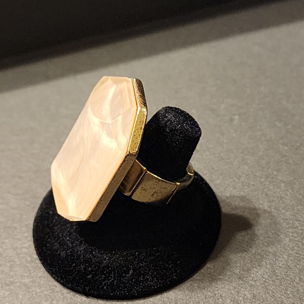 Large stone ring - Picture 2 of 4